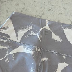 Lululemon leggings. Like new. Ankle length. Size 8.